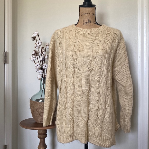 🚨[SOLD] Cable Knit Sweater - Picture 1 of 4